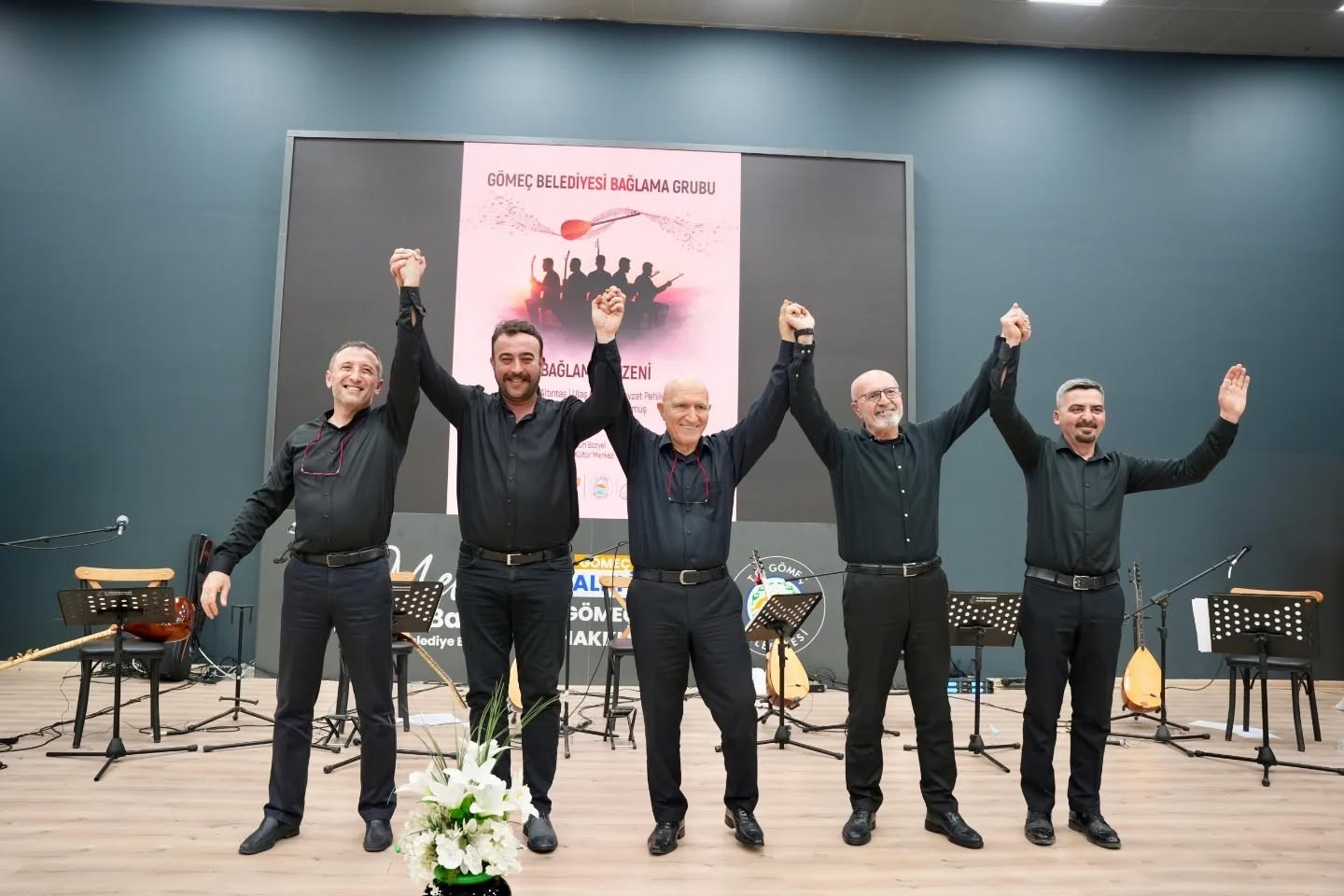 Gömeçlilere unutulmaz konser
Gömeçlilere unutulmaz konser