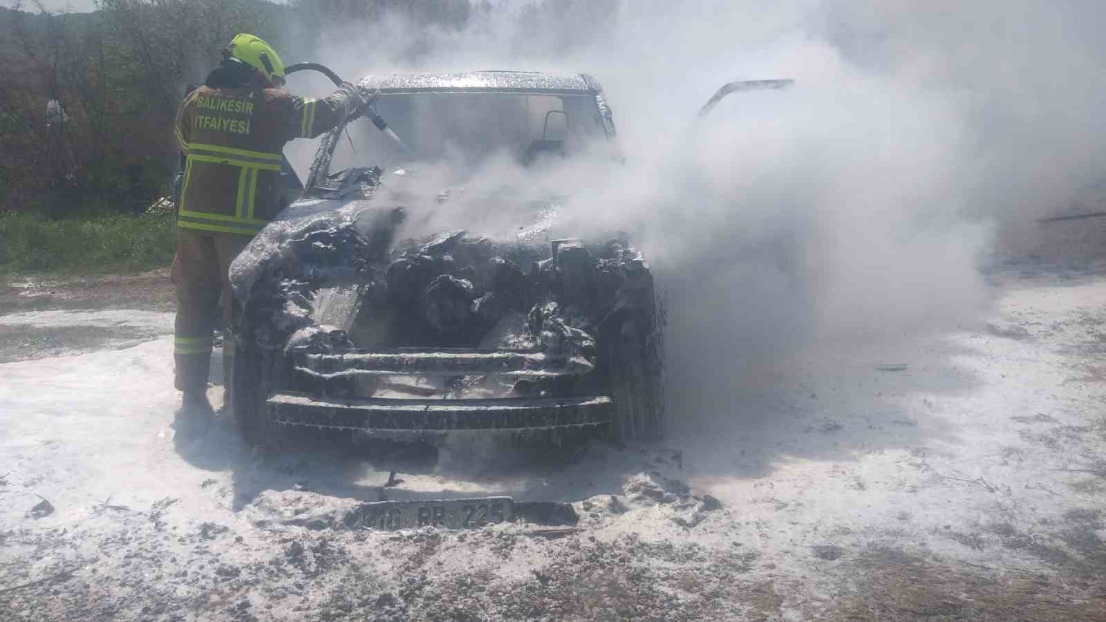 Gönen’de araç yangını paniğe neden oldu
