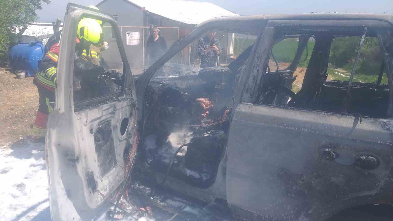 Gönen’de araç yangını paniğe neden oldu
