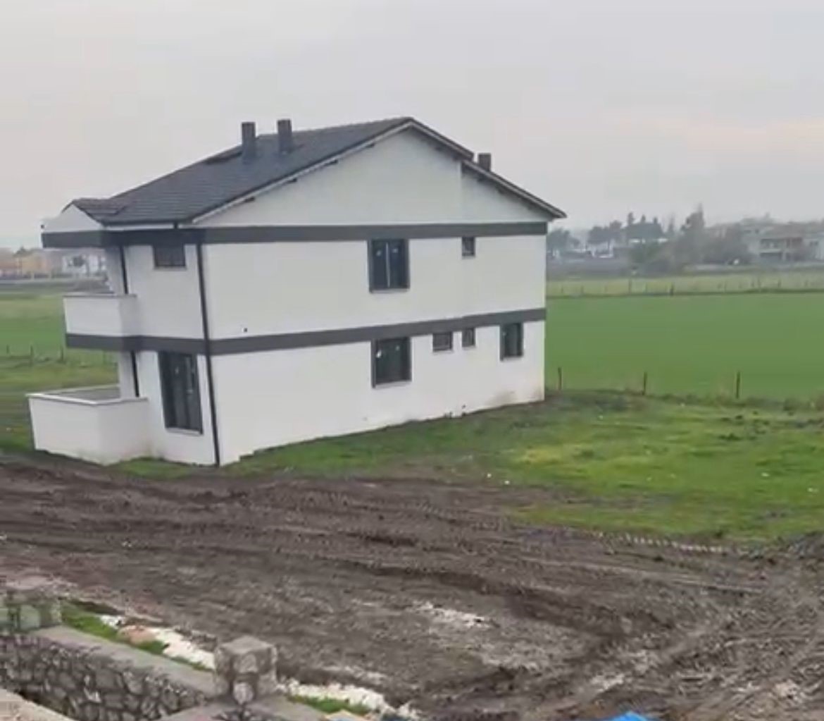 Gönen’de imar var, inşaat var yol yok, altyapı yok
