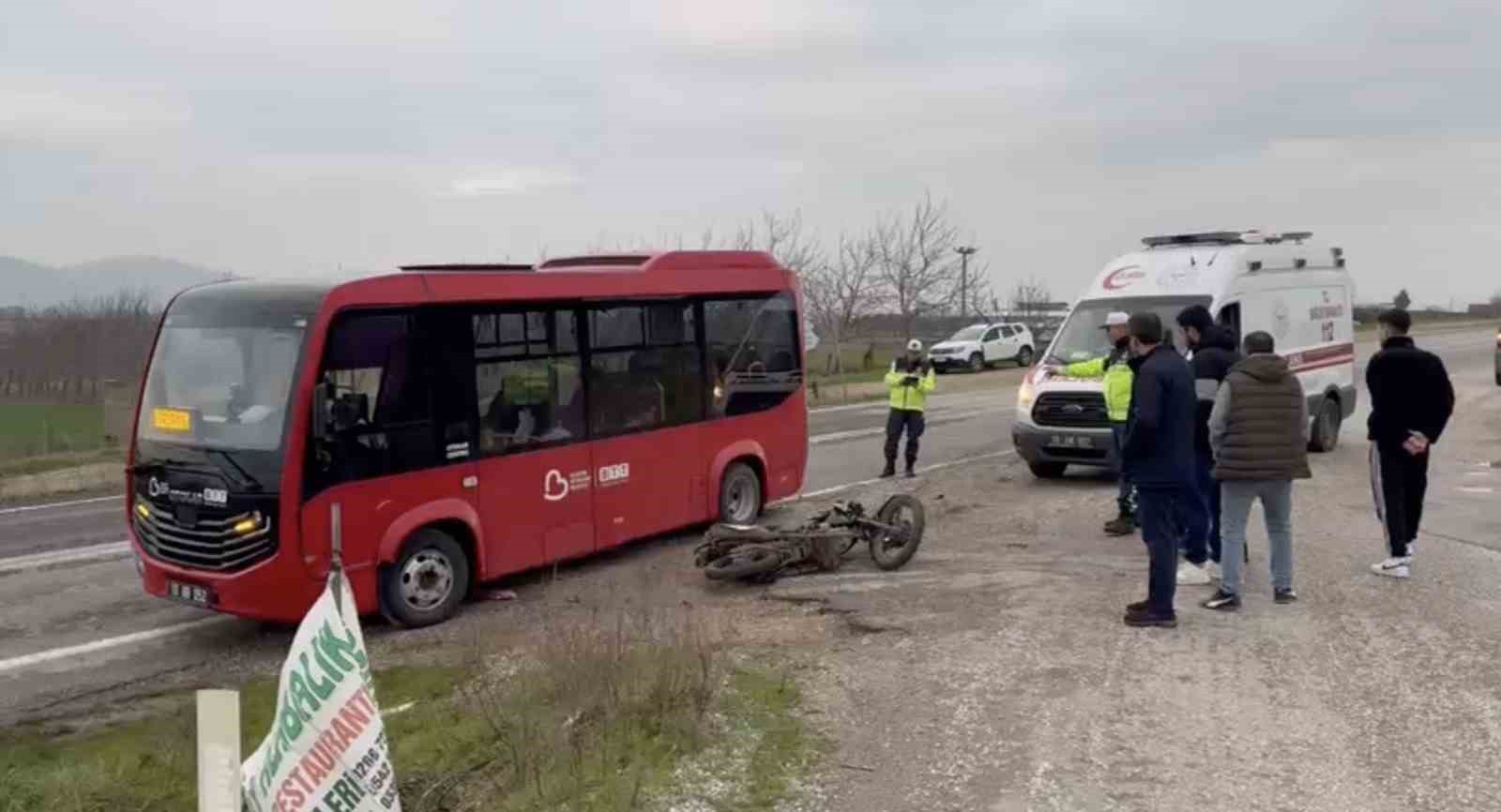 Gönen’de minibüs ile motosiklet çarpıştı: 1 yaralı
