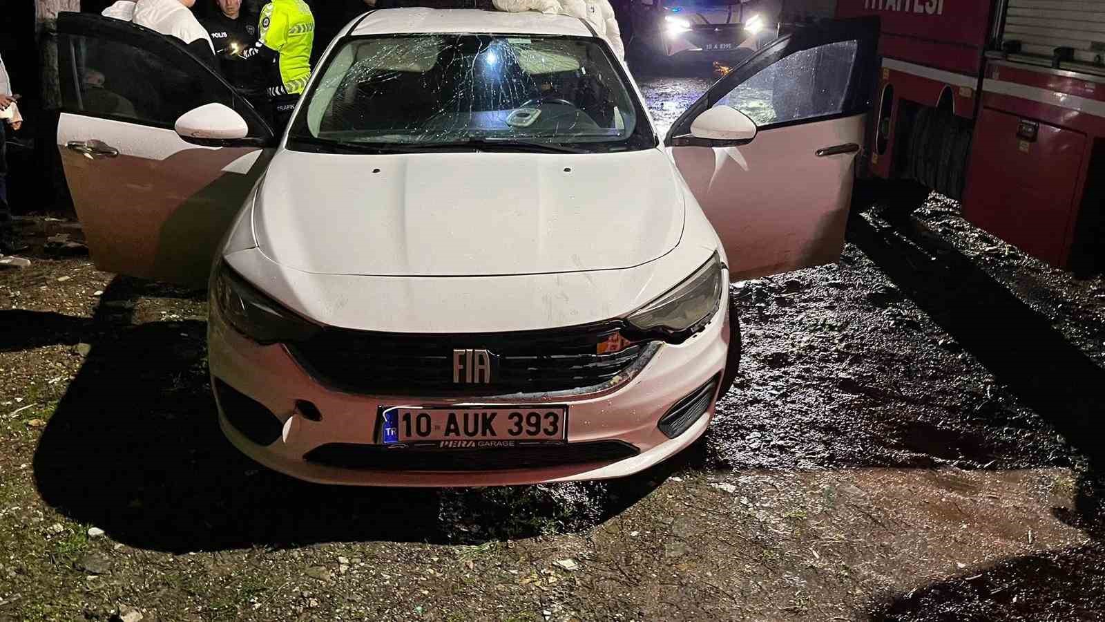 Gönen’de park halindeki araçta patlama: 2 yaralı
