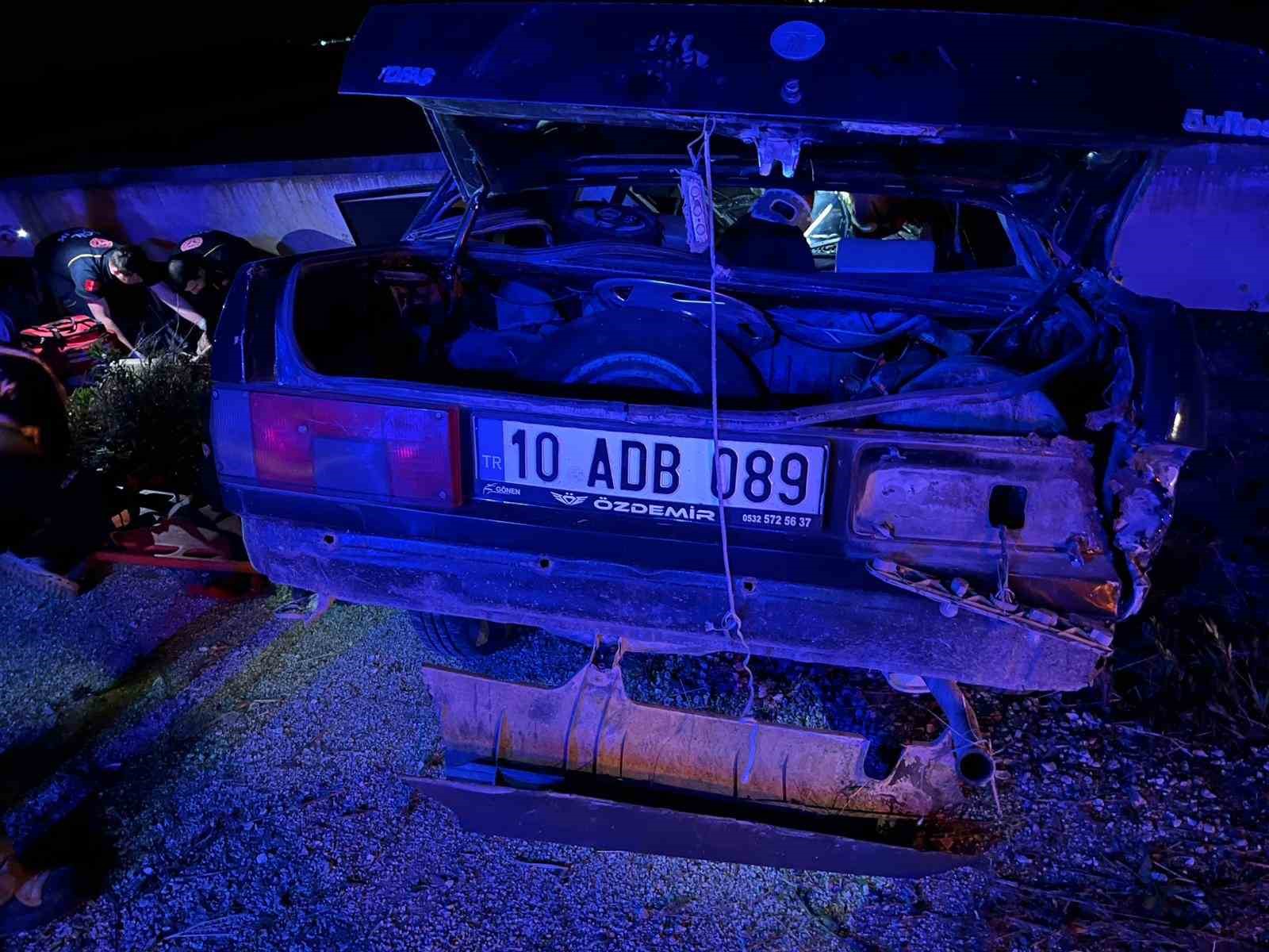 Gönen’deki tek taraflı kazada 2 kişi yaralandı
