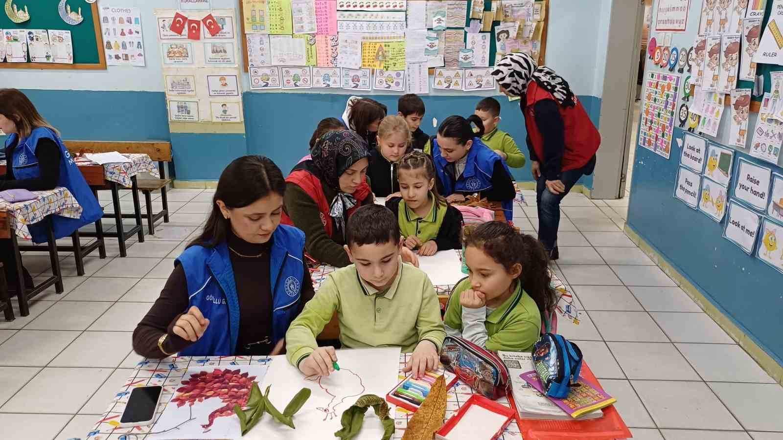 Gönüllü gençler öğrencilerle buluştu
