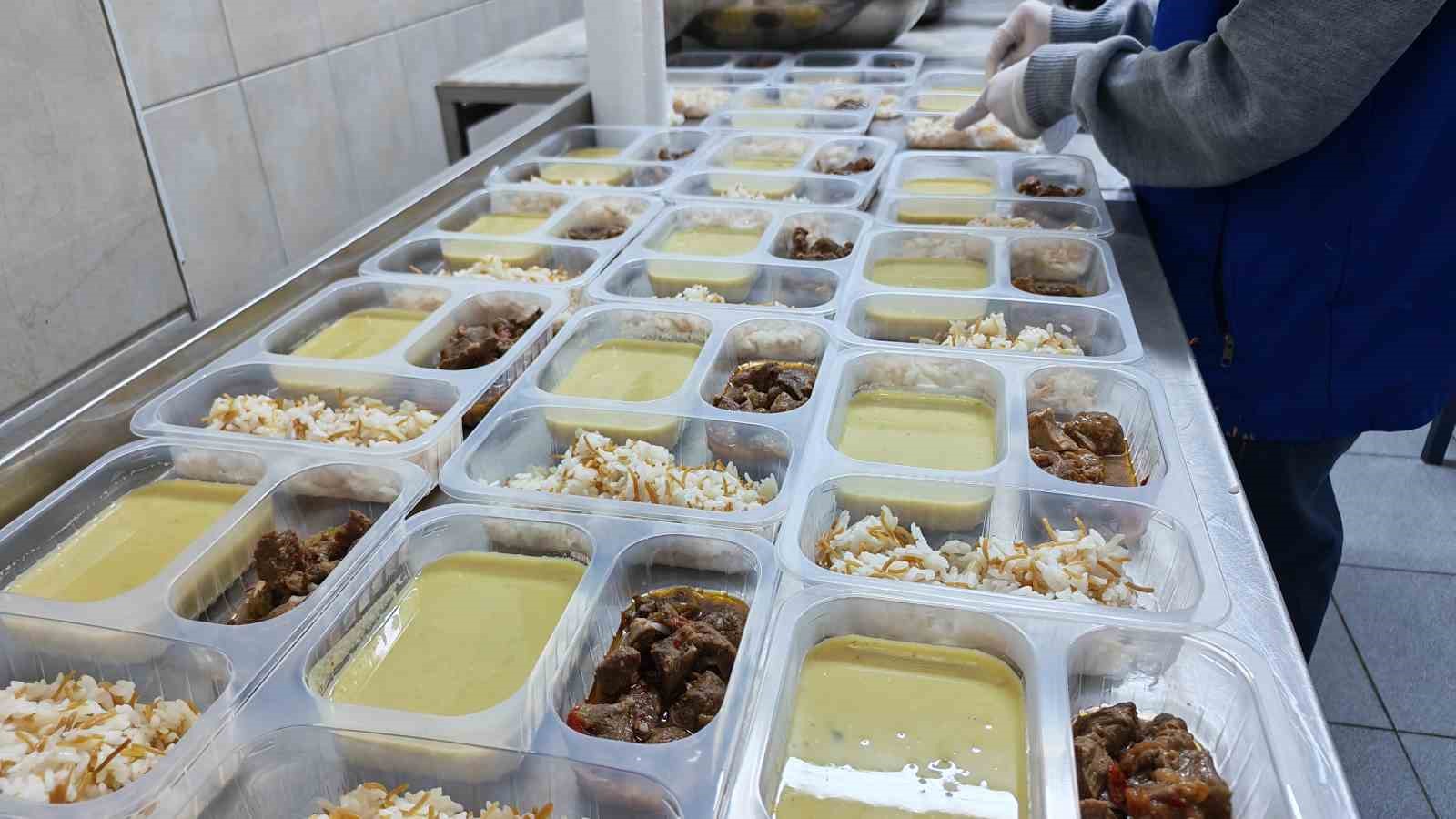 Gönüllü gençlerle iftar seferberliği
