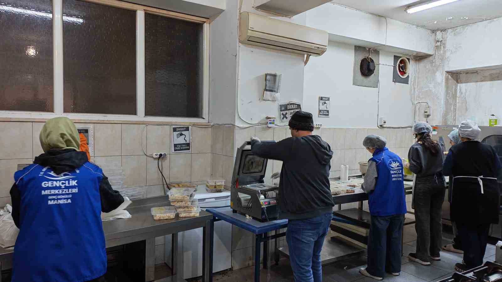 Gönüllü gençlerle iftar seferberliği
