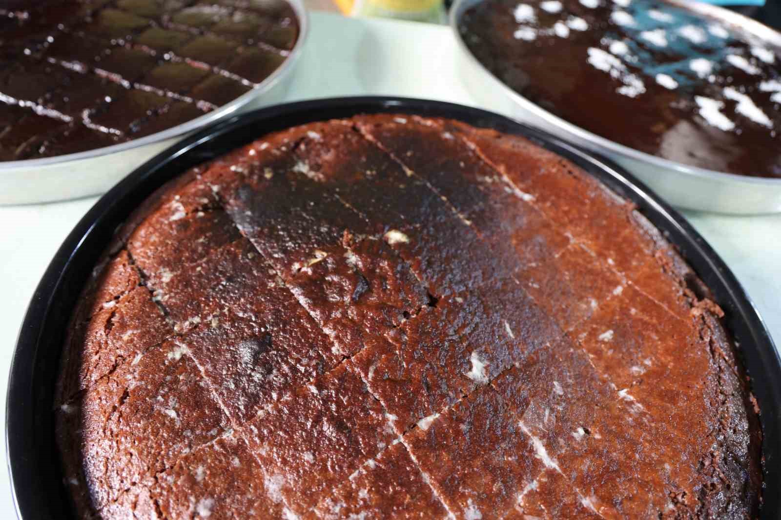 Gönüllüler el ele verdi her gün 250 ihtiyaç sahibine iftar hazırlıyor
