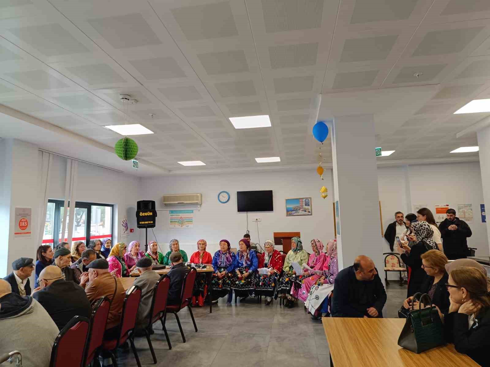 Gördes Huzurevi’nde hem sağlık taraması hem moral etkinliği
