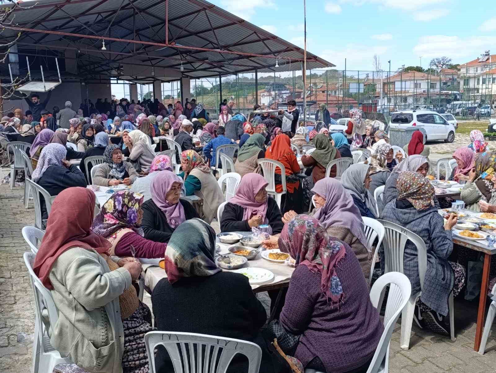 Gördes Tepeköy’de asırlık hayır geleneği binleri buluşturdu

