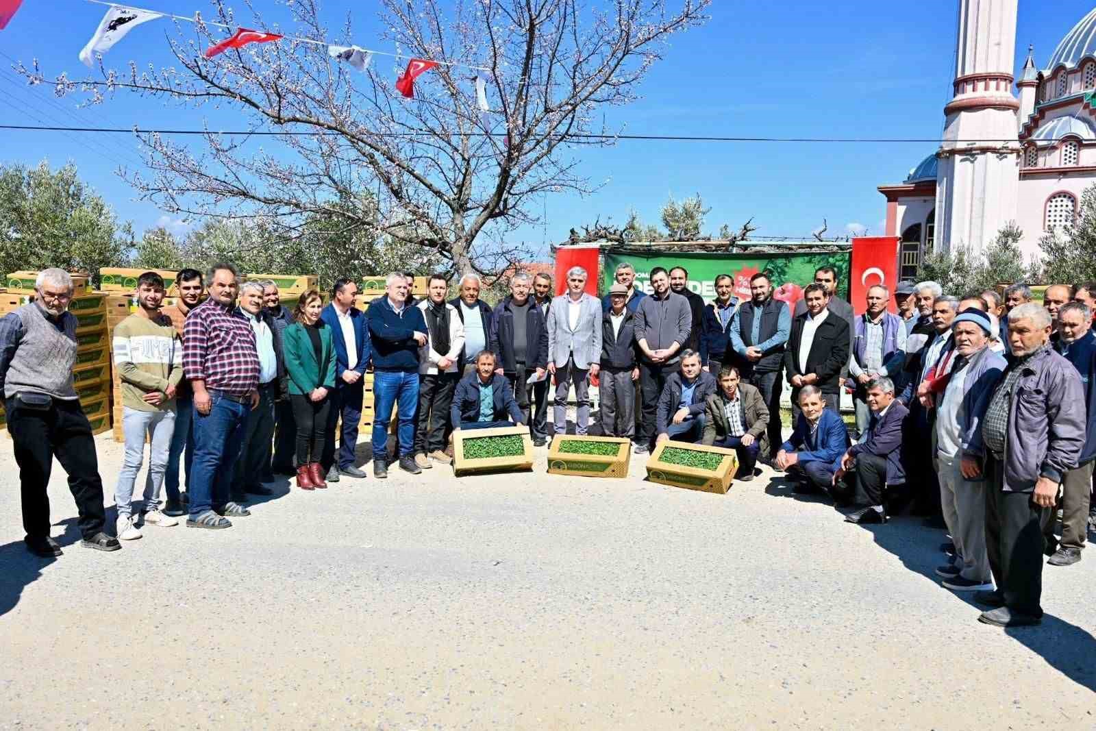 Gördes’te 73 bin domates fidesi toprakla buluşuyor
Gördes’te 73 bin domates fidesi toprakla buluşuyor