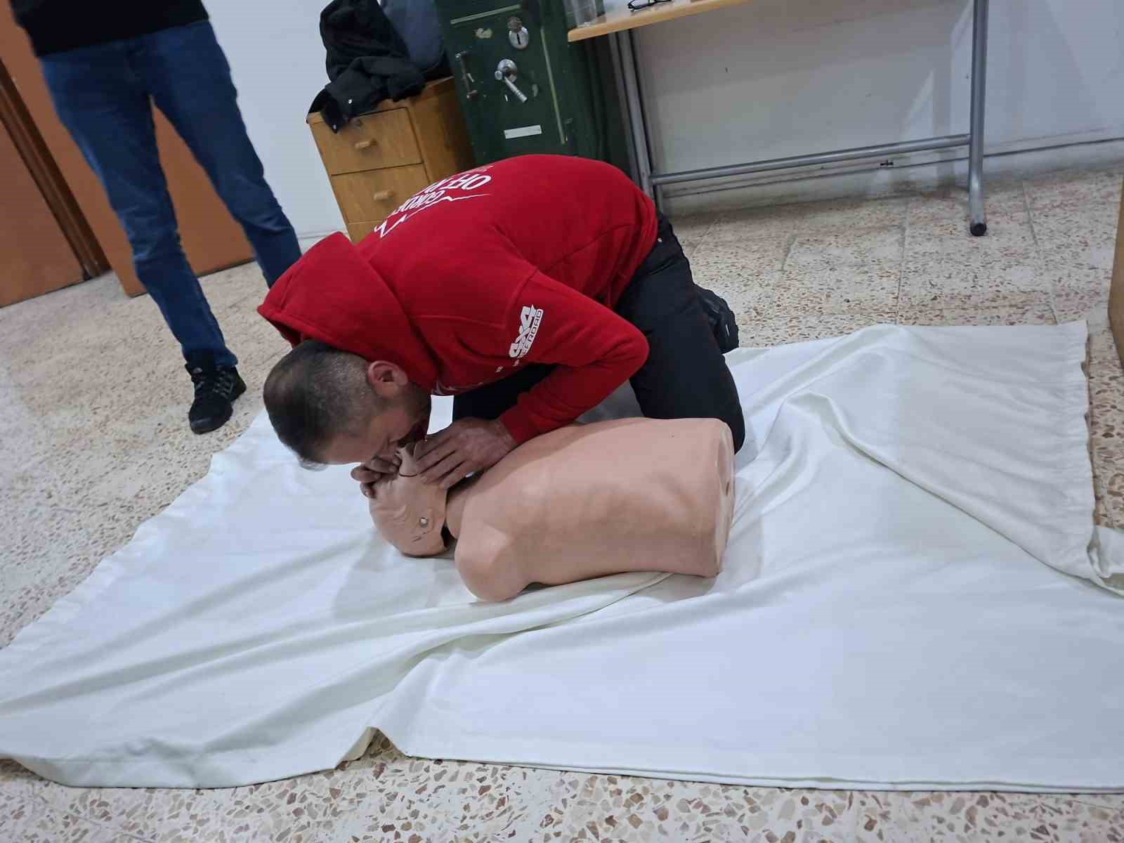 Gördes’te STK’lara yönelik ‘hayat kurtaran’ eğitimler başladı
