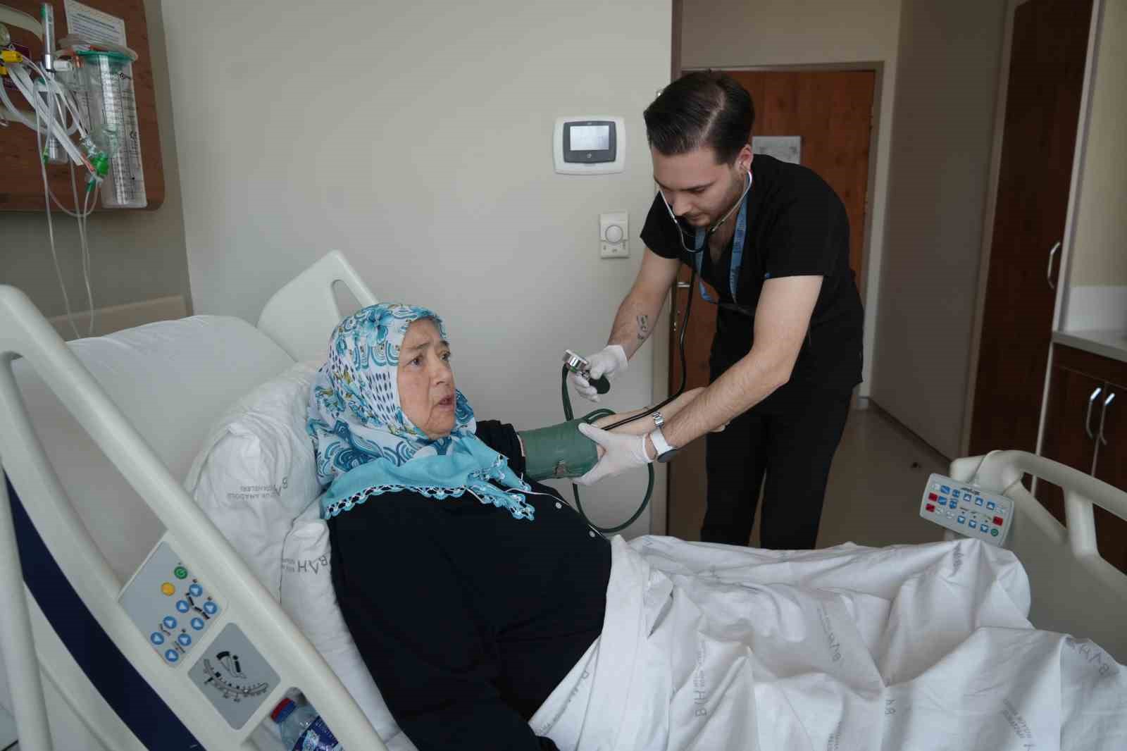 Görenler kilo aldı sandı, karnından 30 santim uzunluğunda 10,5 kiloluk kitle çıktı
