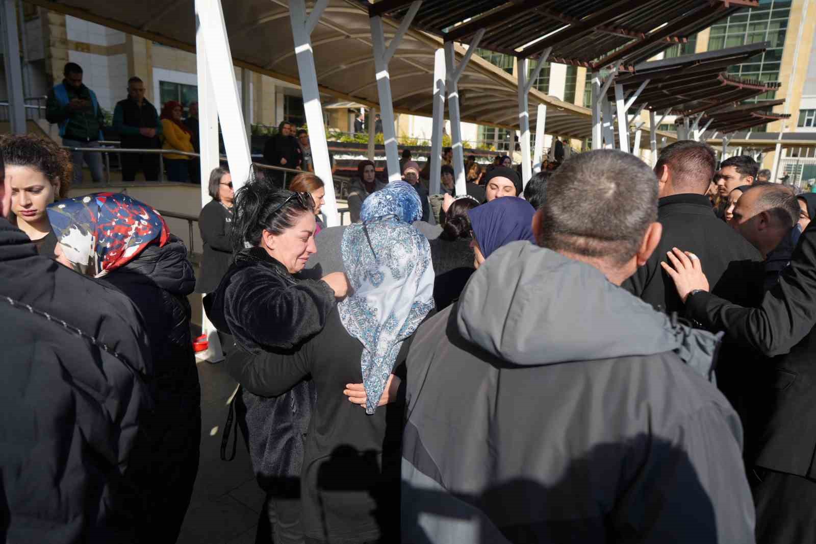 Görev yaptığı adliyede ölü bulunan güvenlik görevlisi gözyaşlarıyla uğurlandı
