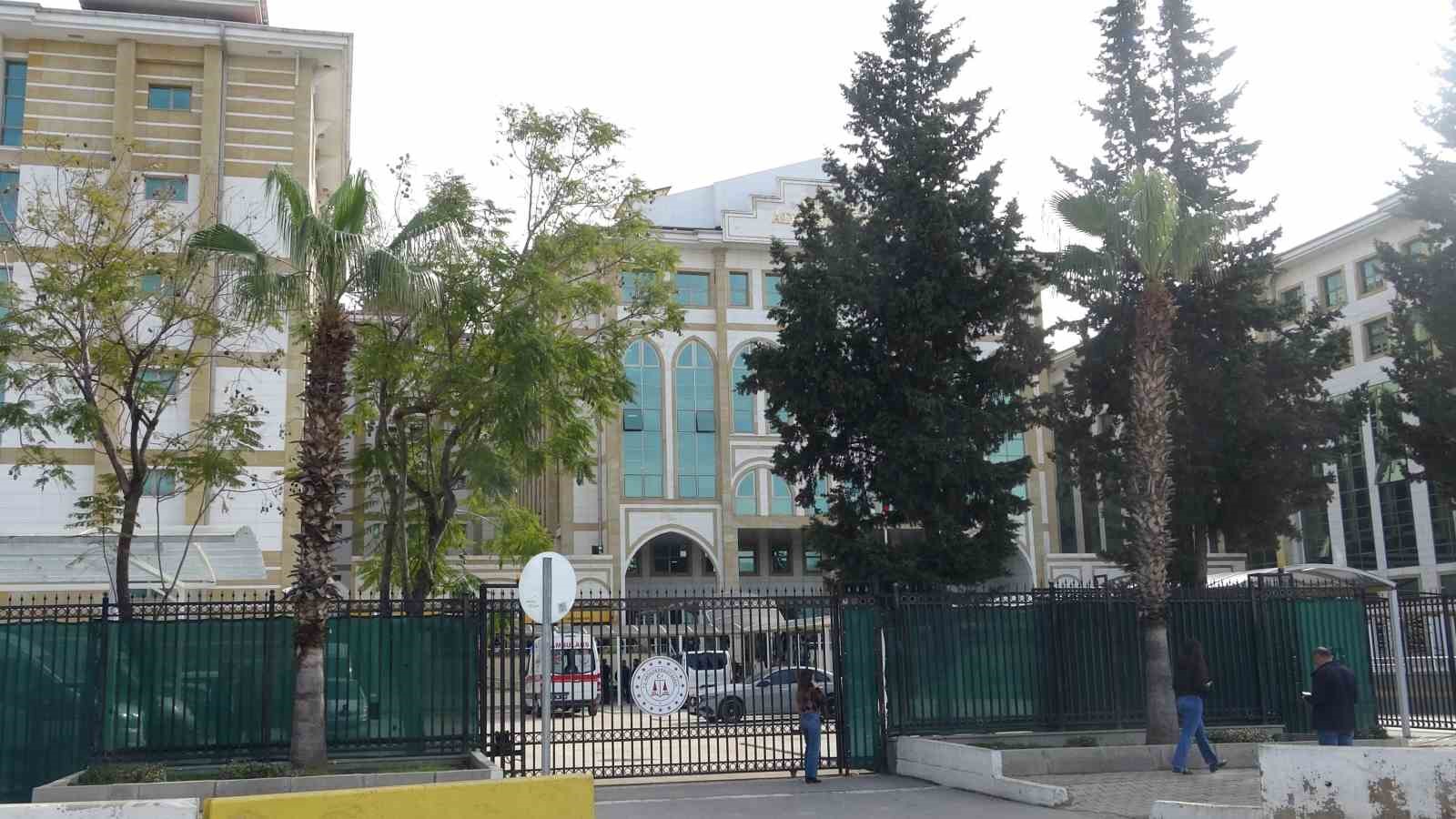 Görev yaptığı adliyede ölü bulunan güvenlik görevlisi gözyaşlarıyla uğurlandı
