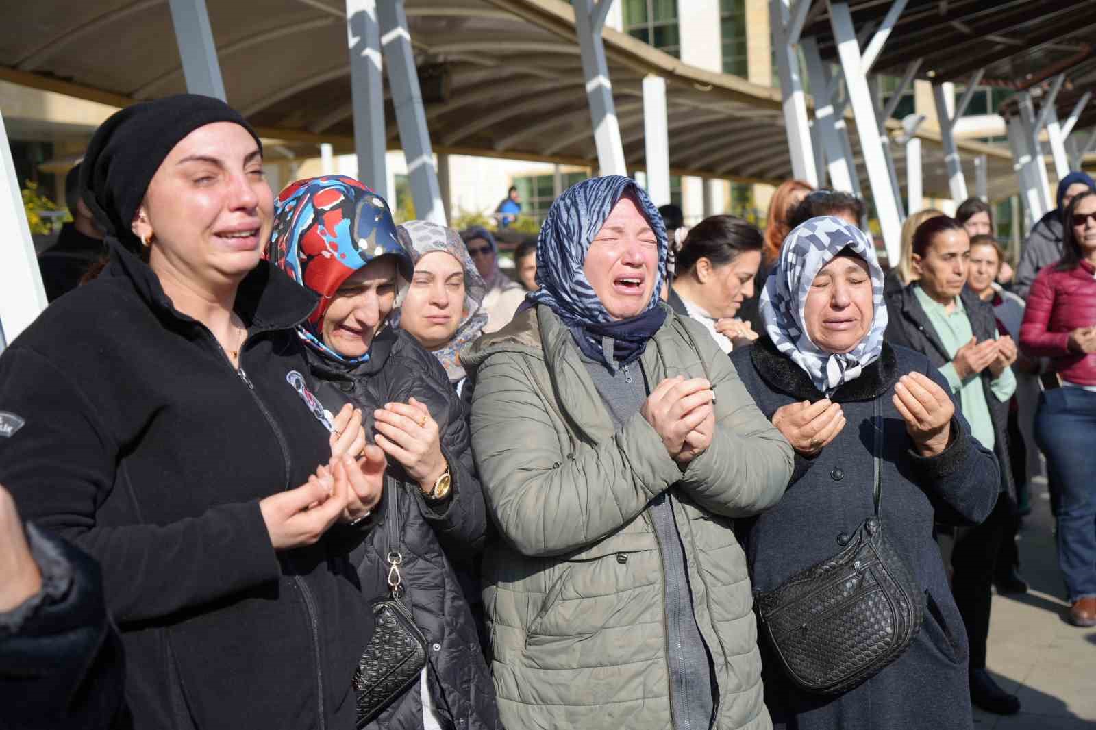 Görev yaptığı adliyede ölü bulunan güvenlik görevlisi gözyaşlarıyla uğurlandı
