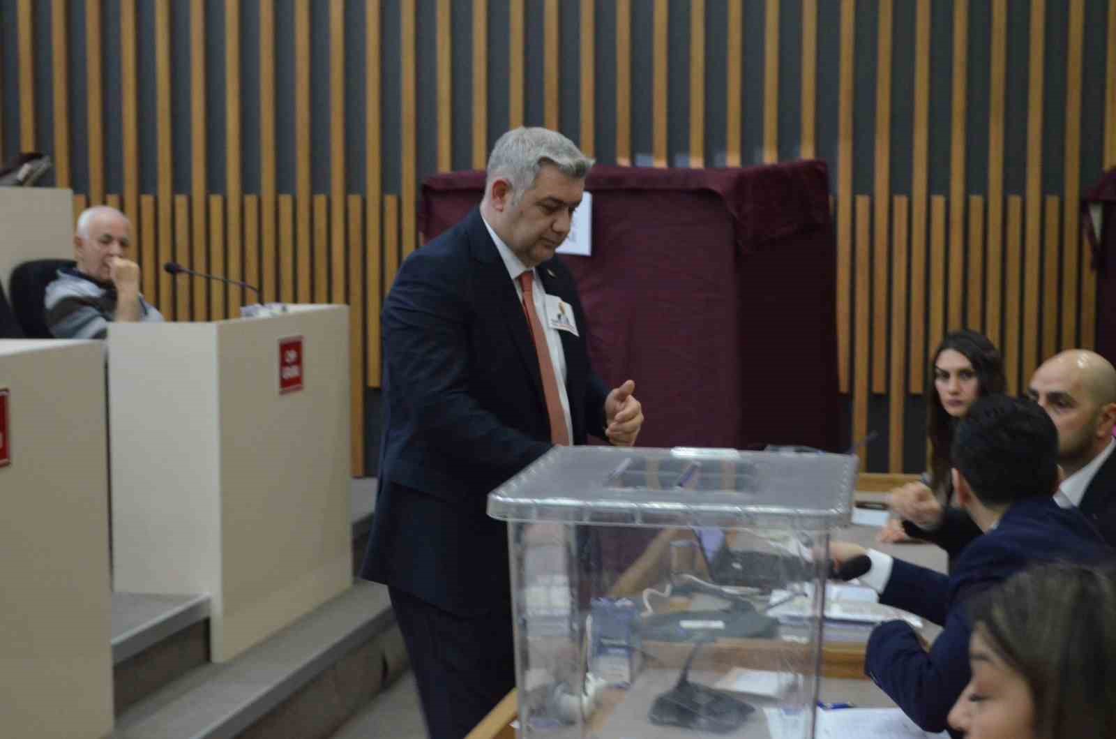 Görevden uzaklaştırılan Tanju Özcan’ın yerine yeni başkanvekili seçildi
