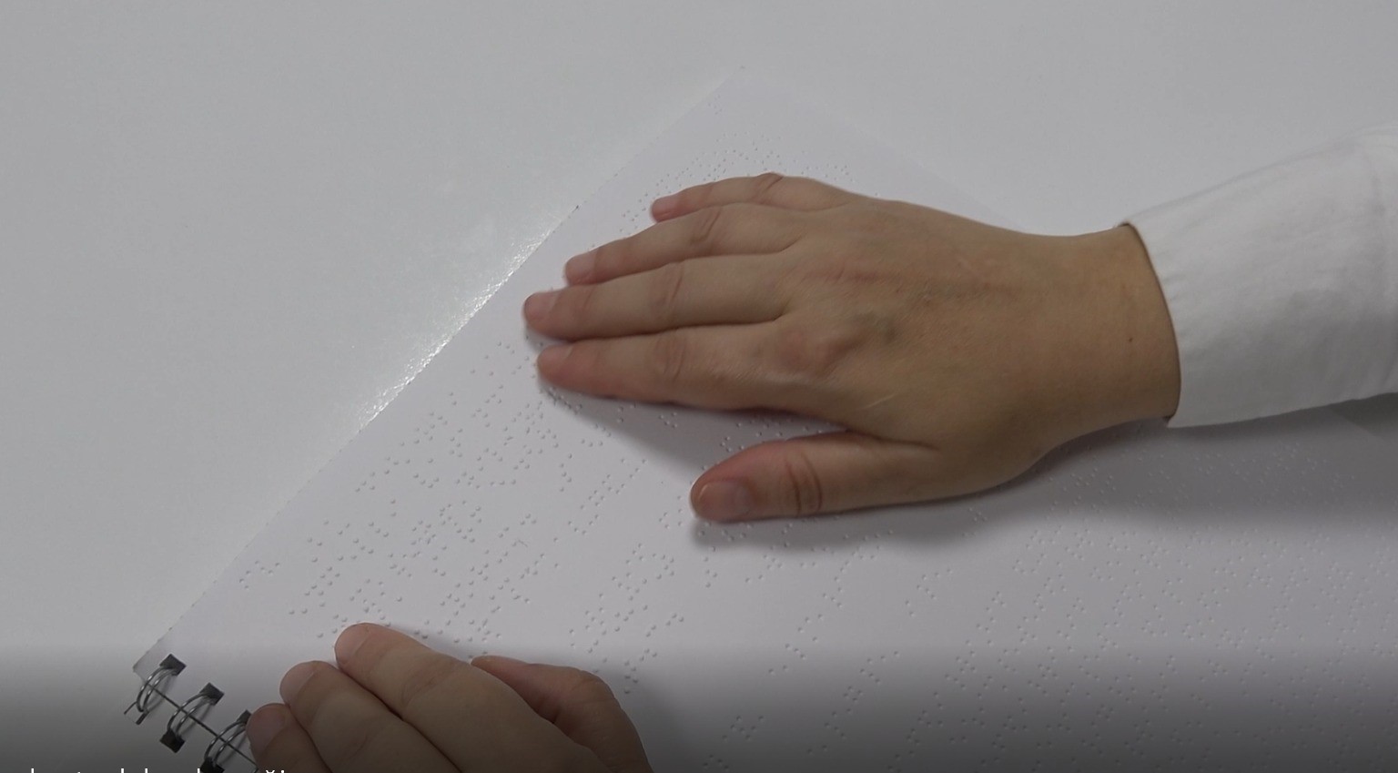 Görme engelli 3 çocuk annesi Çiler Kocaman’ın ’Braille’ alfabesiyle okuma azmi
