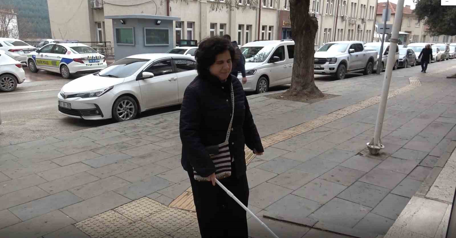 Görme engelli 3 çocuk annesi Çiler Kocaman’ın ’Braille’ alfabesiyle okuma azmi
