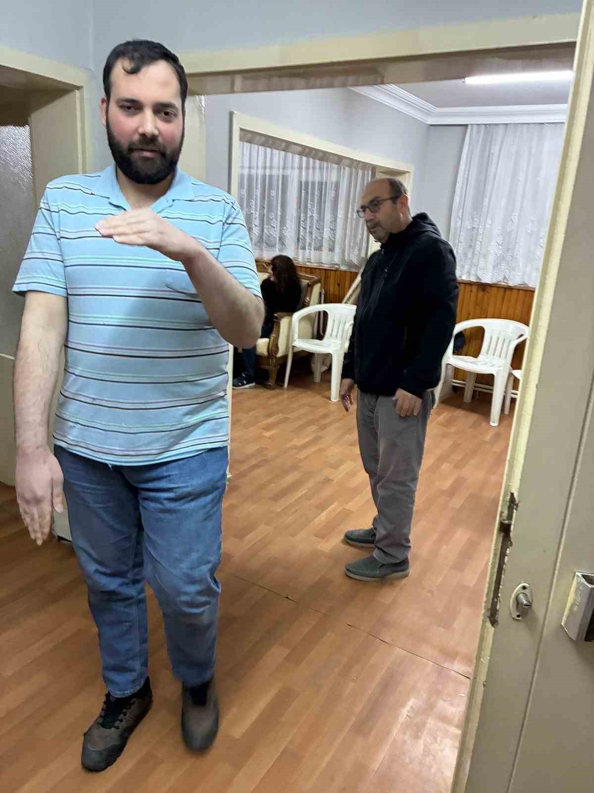 Görme engelli bireyler bu kursta hem sosyalleşiyor hem de günlük hayatlarını kolaylaştırıyor
