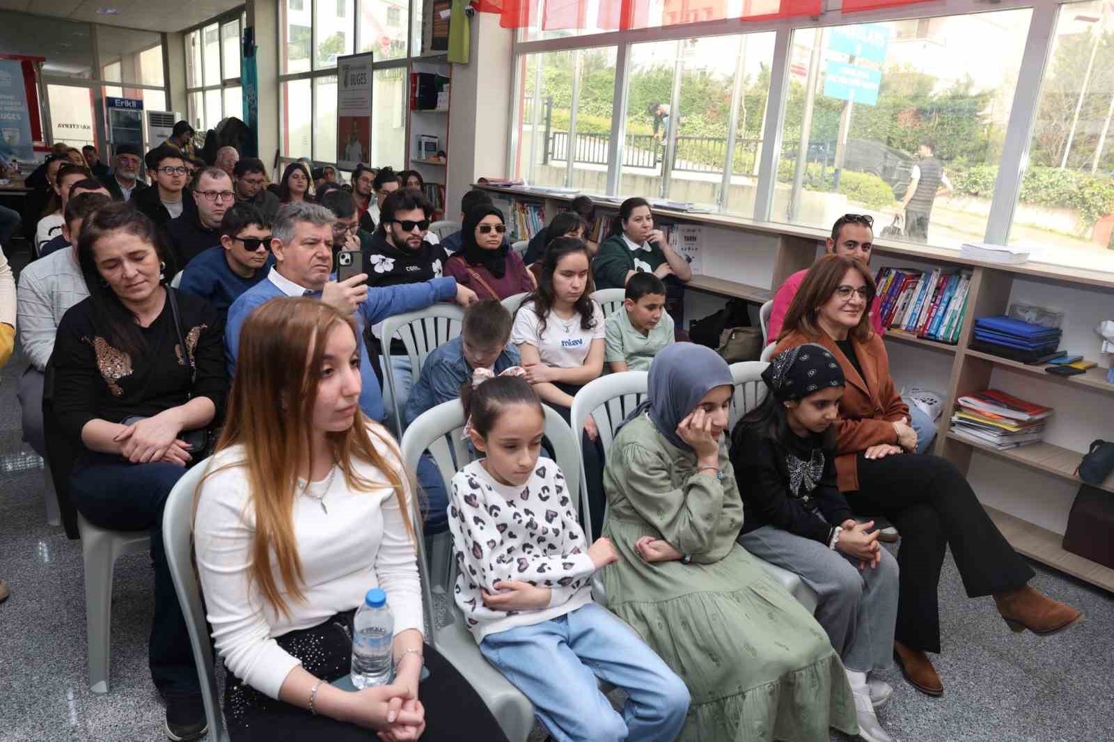 Görme engelli sporcular için canlı radyo tiyatrosu sahnelendi
