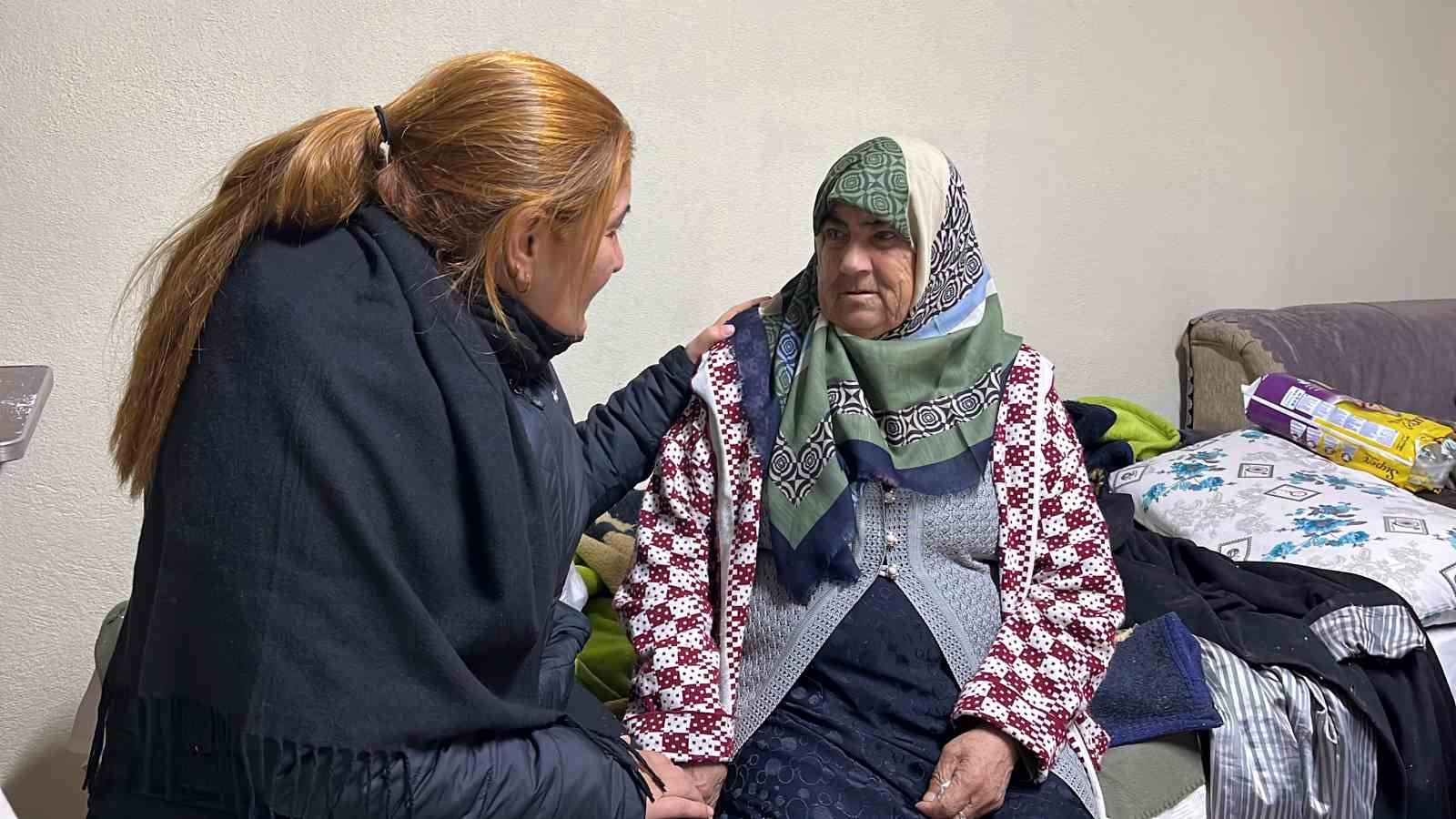 Görme engelli yaşlı kadına devletten şefkat eli: "Elveda evim" diyerek yıllardır yaşadığı evine gözyaşlarıyla veda etti
Görme engelli yaşlı kadına devletten şefkat eli: "Elveda evim" diyerek yıllardır yaşadığı evine gözyaşlarıyla veda etti