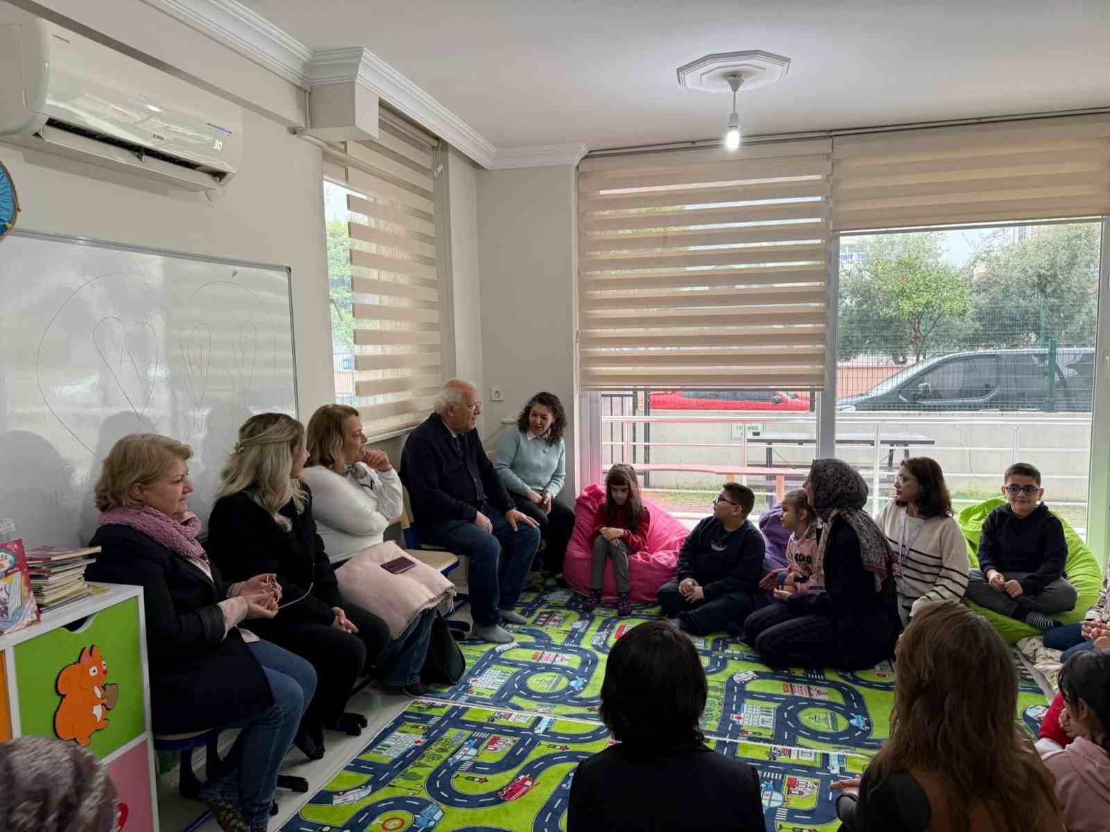 Görme engelliler için 3 yılda 200 kitap seslendirildi
Görme engelliler için 3 yılda 200 kitap seslendirildi