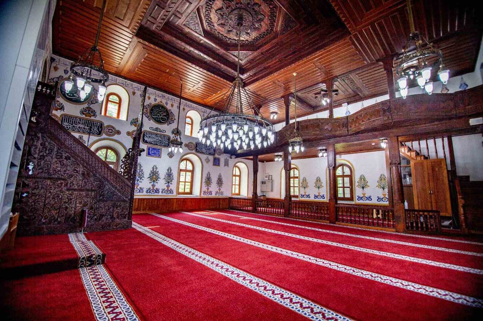 Görselliğiyle göz kamaştırıyor
Görselliğiyle göz kamaştırıyor