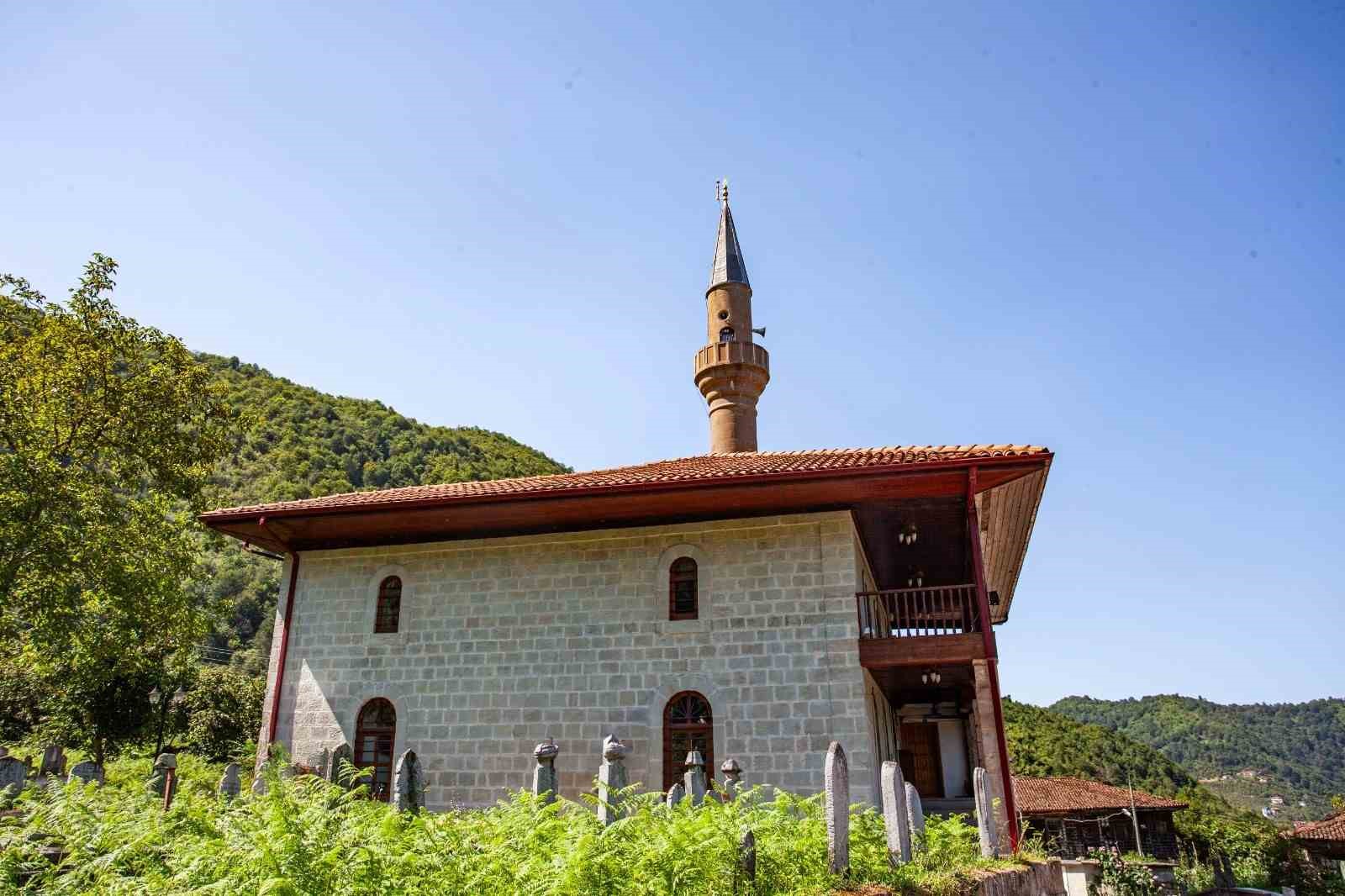 Görselliğiyle göz kamaştırıyor
Görselliğiyle göz kamaştırıyor