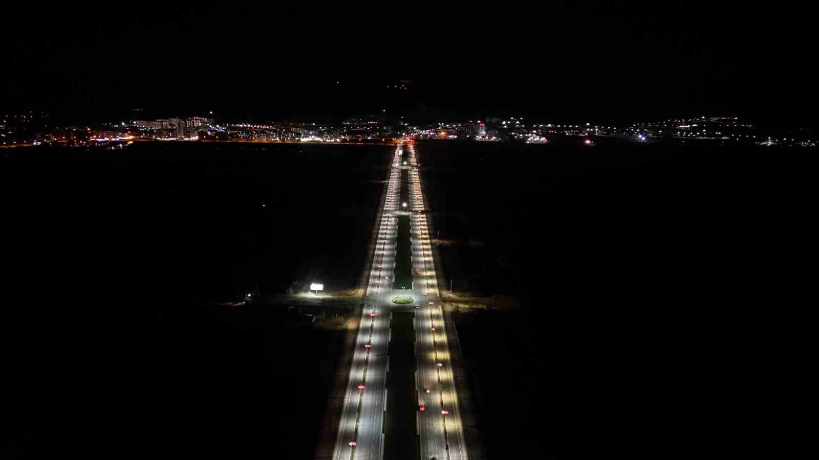 Görüntüsü ile havalimanını andırıyor, görenlerin dikkatini çekiyor
