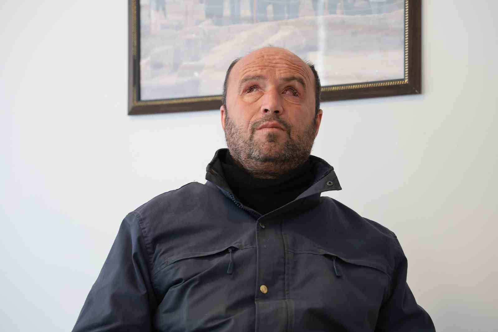 Gözleri görmüyor, hayata müzikle tutunuyor
