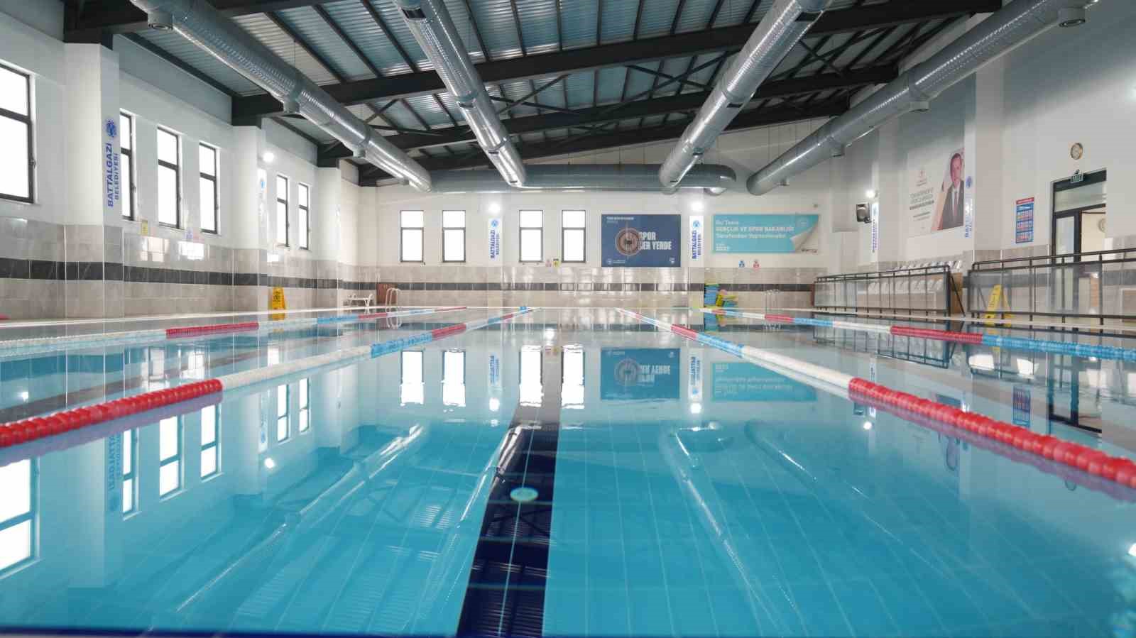 Göztepe Hatice Akbaş Yarı Olimpik Yüzme Havuzu’nda yeni dönem eğitimleri
