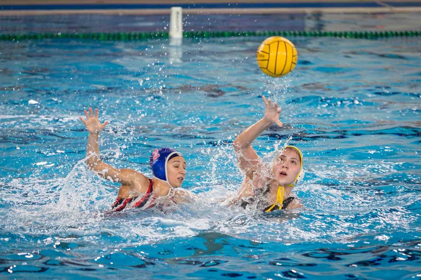 Göztepe’nin Avrupa zaferine Başkan Tugay da eşlik etti
