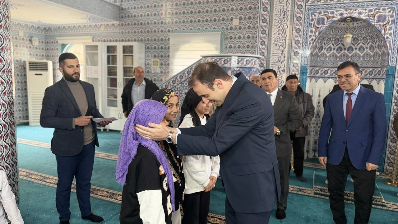 Güçlükonak Kaymakamı Memiş, miniklerin Kur’an sevincine ortak oldu
