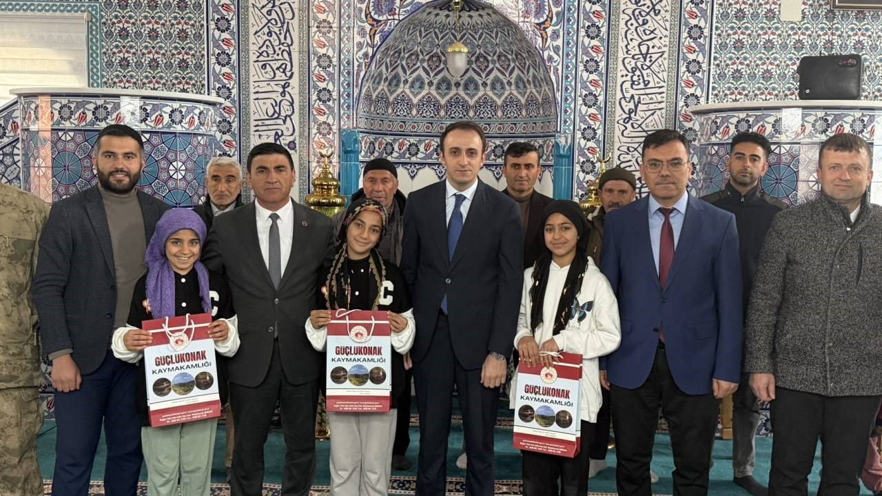 Güçlükonak Kaymakamı Memiş, miniklerin Kur’an sevincine ortak oldu
