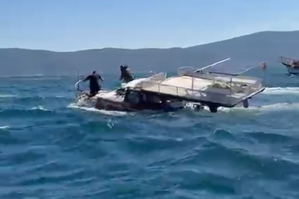 Güllük Körfezi’nde amatör balıkçı teknesi battı
