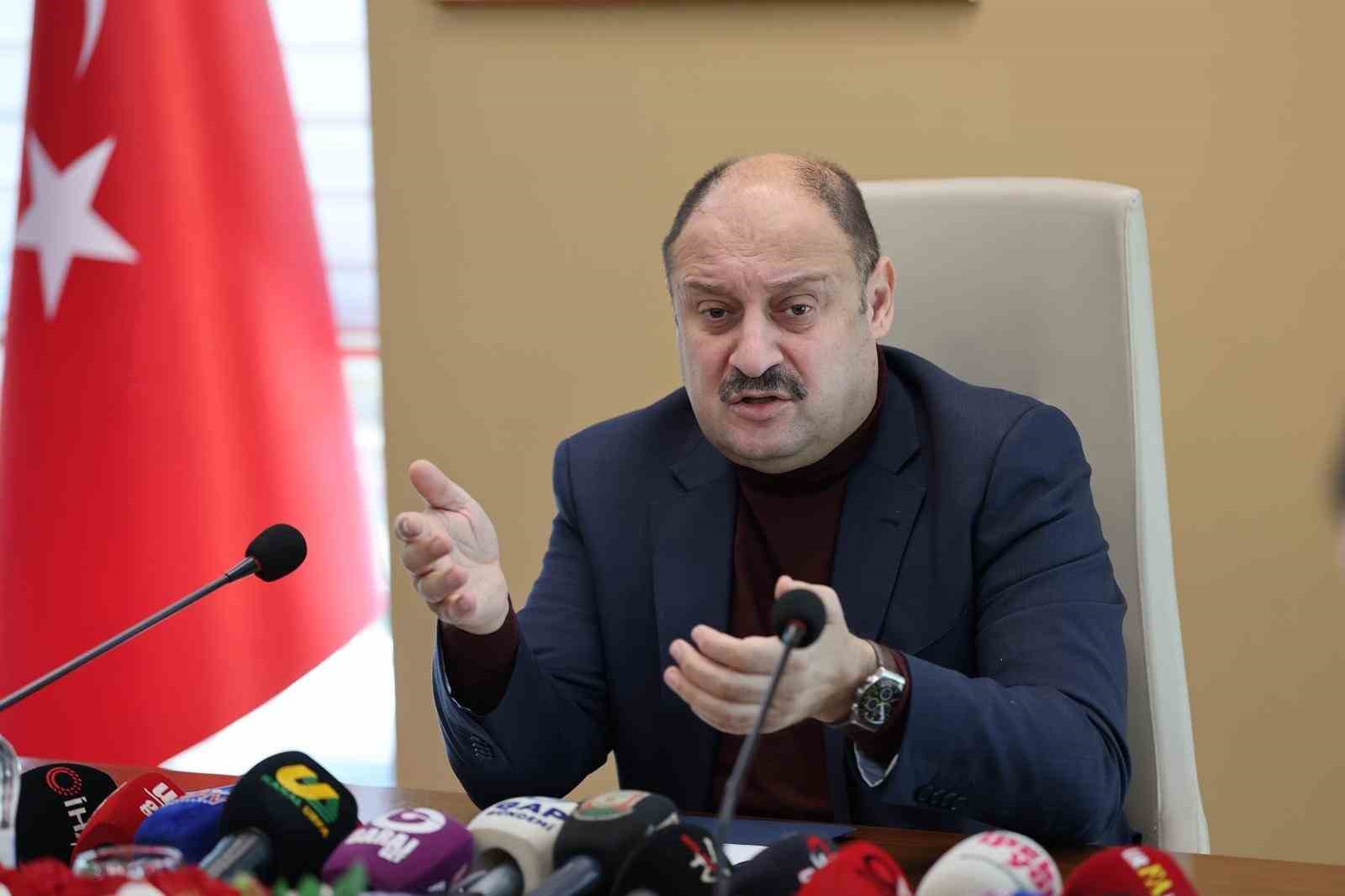 Gülpınar, karla mücadele çalışmalarını değerlendirdi
