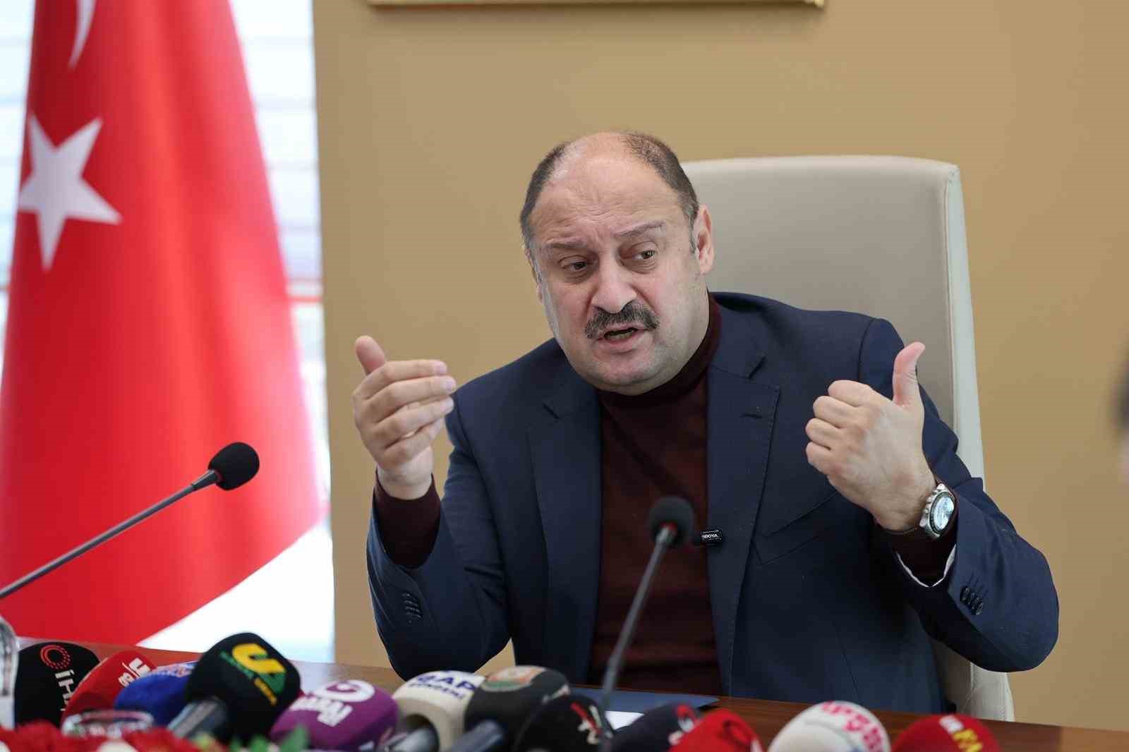 Gülpınar, karla mücadele çalışmalarını değerlendirdi
