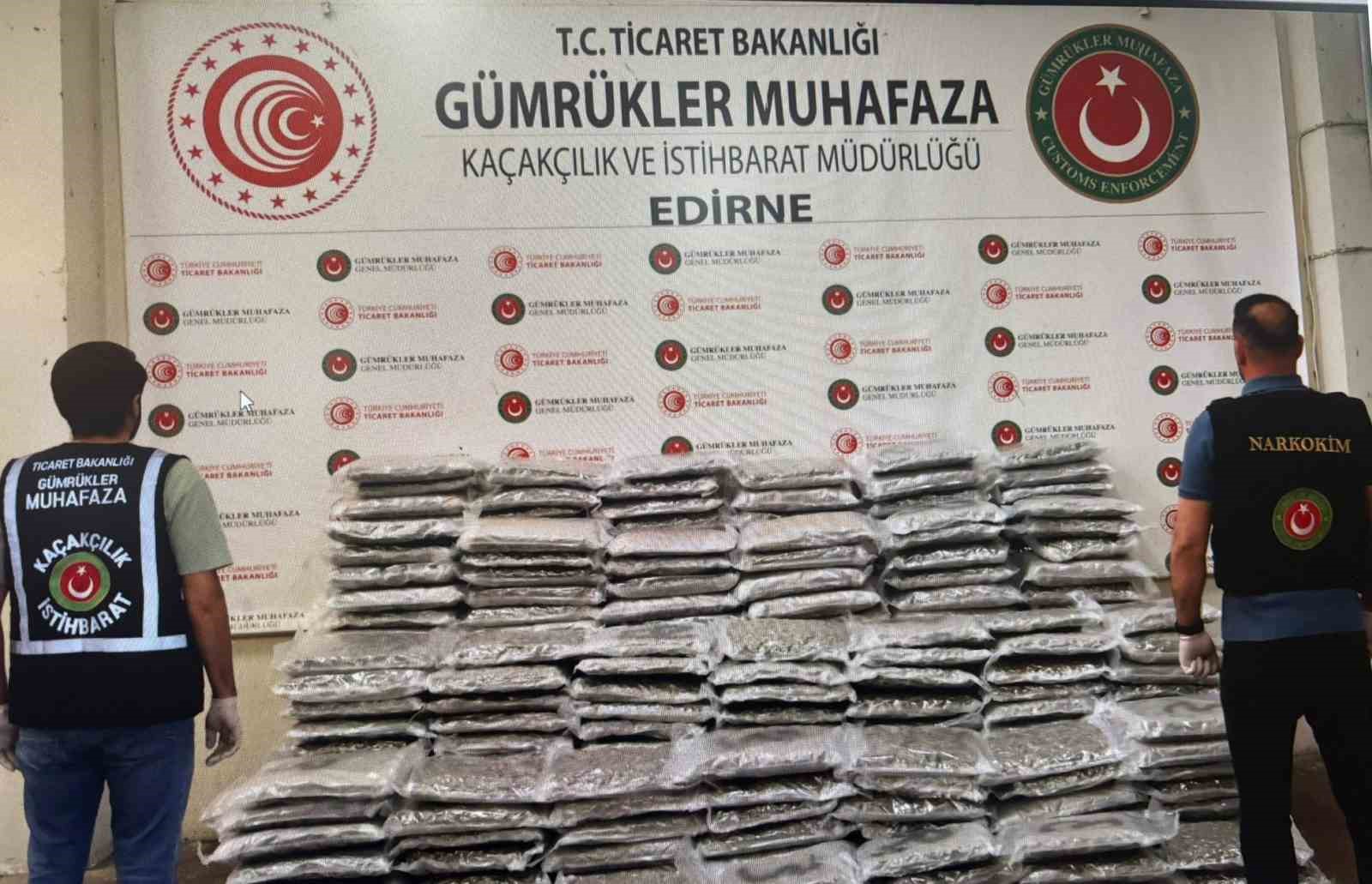 Gümrükler Muhafaza ekipleri piyasa değeri 378 milyon olan 420 kilo uyuşturucu madde yakaladı
