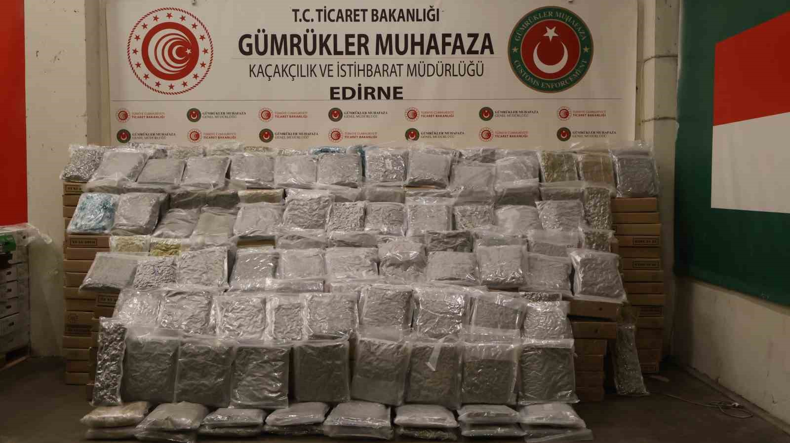 Gümrükler Muhafaza Kaçakçılık ve İstihbarat birimlerince gerçekleştirilen operasyonlarda 4,6 milyar lira değerinde ilaç ve uyuşturucu madde ele geçirildi
