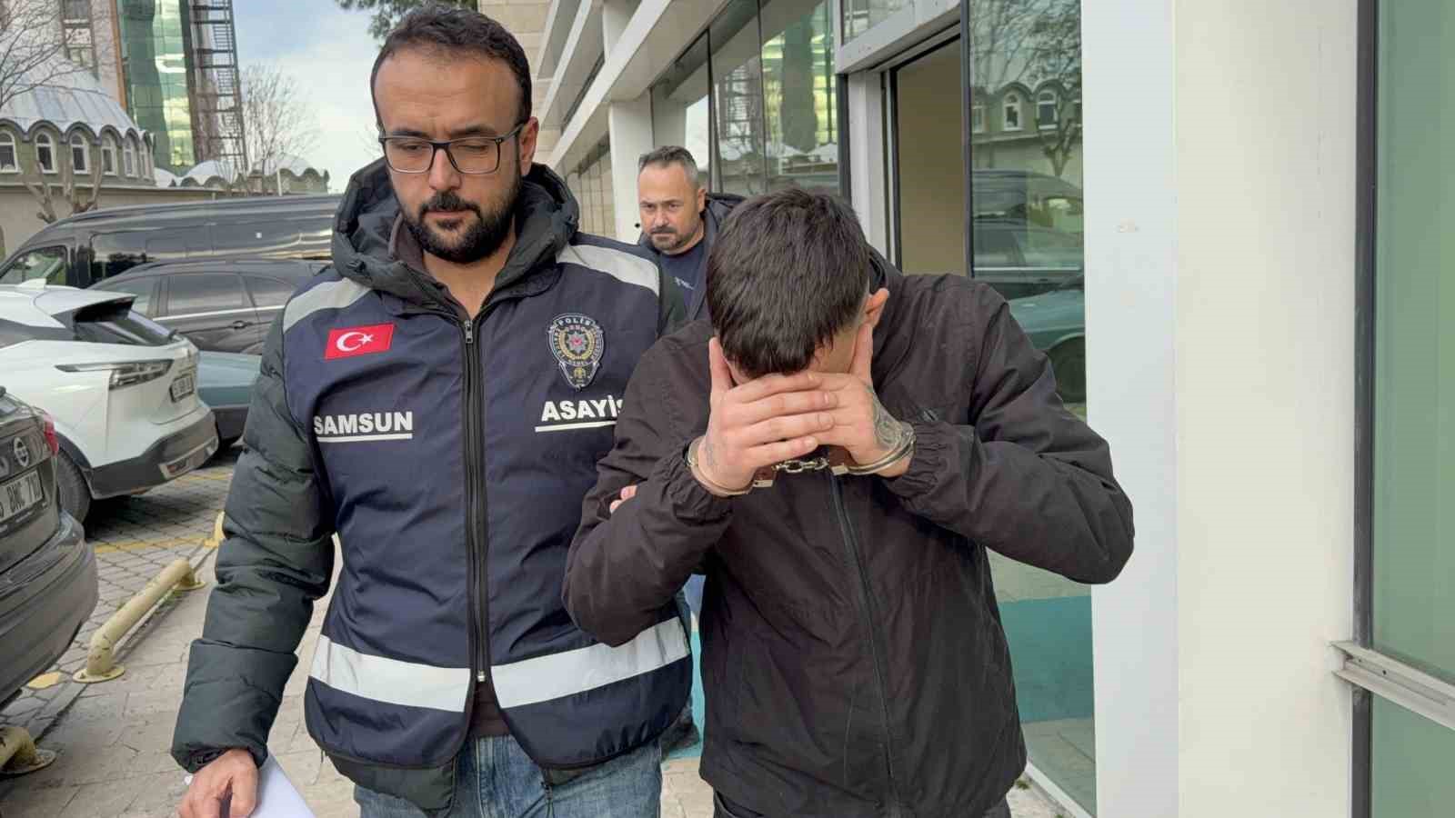 Gümüşçünün vitrin camını kırıp altın zannettiği bilezikleri çaldı
