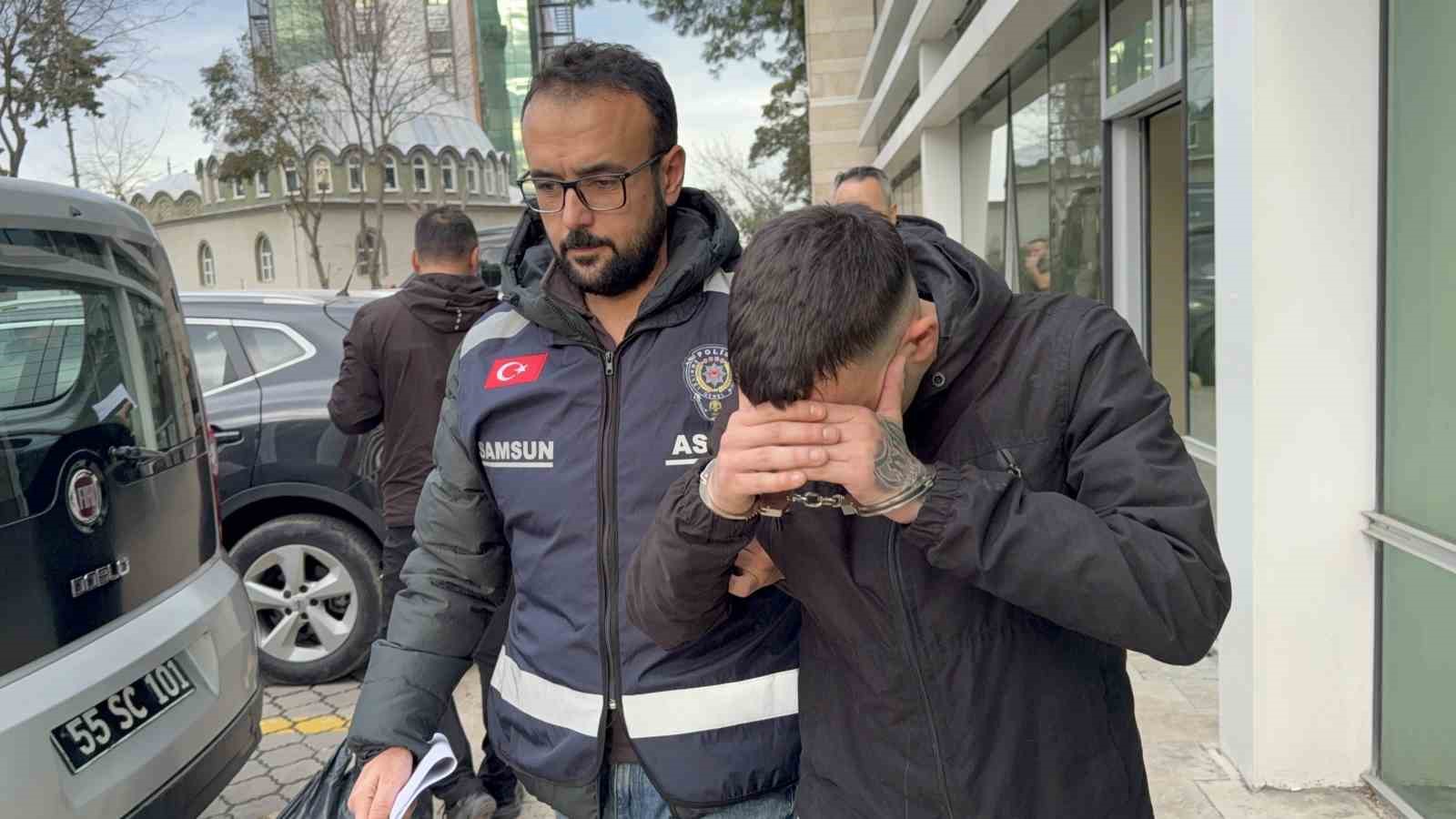 Gümüşçünün vitrin camını kırıp altın zannettiği bilezikleri çaldı
