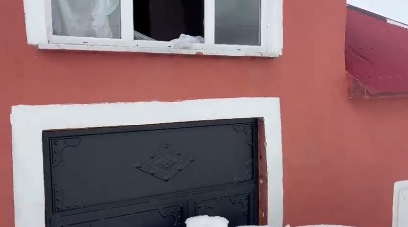 Gümüşhane’de akılalmaz olay: Ayılar bu kez kapıdan değil pencereden girdi
