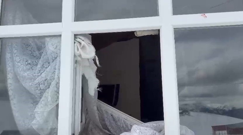 Gümüşhane’de akılalmaz olay: Ayılar bu kez kapıdan değil pencereden girdi
