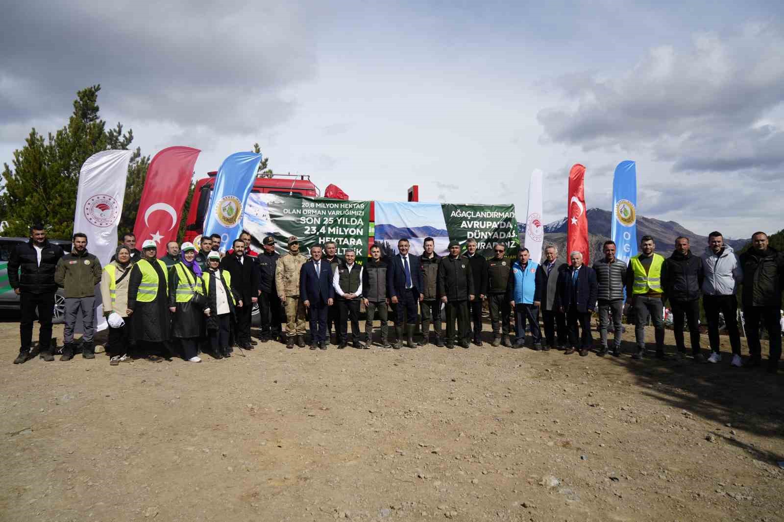 Gümüşhane’de fidanlar toprakla buluştu
