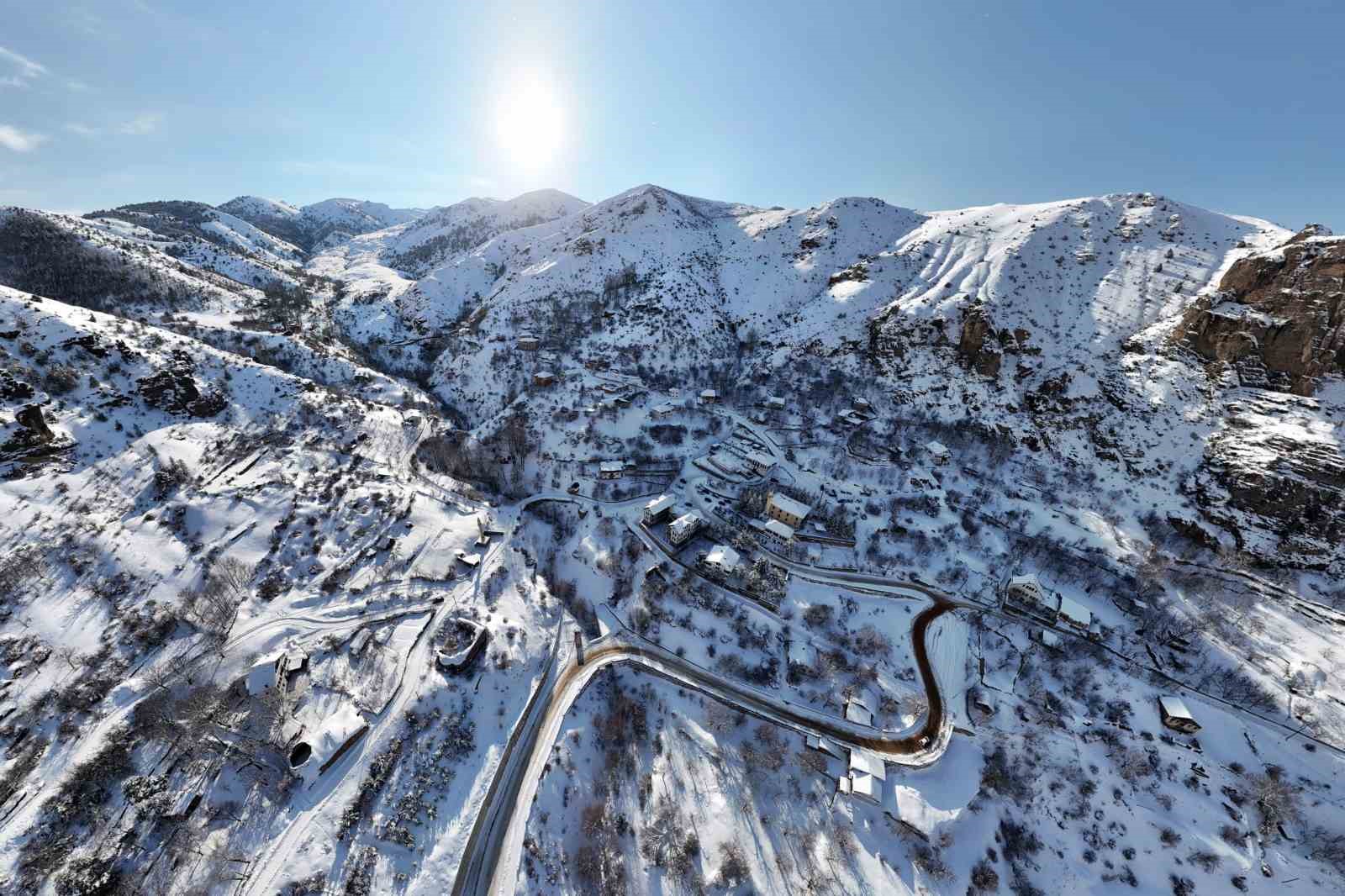 Gümüşhane’de kar görsel şölene dönüştü
