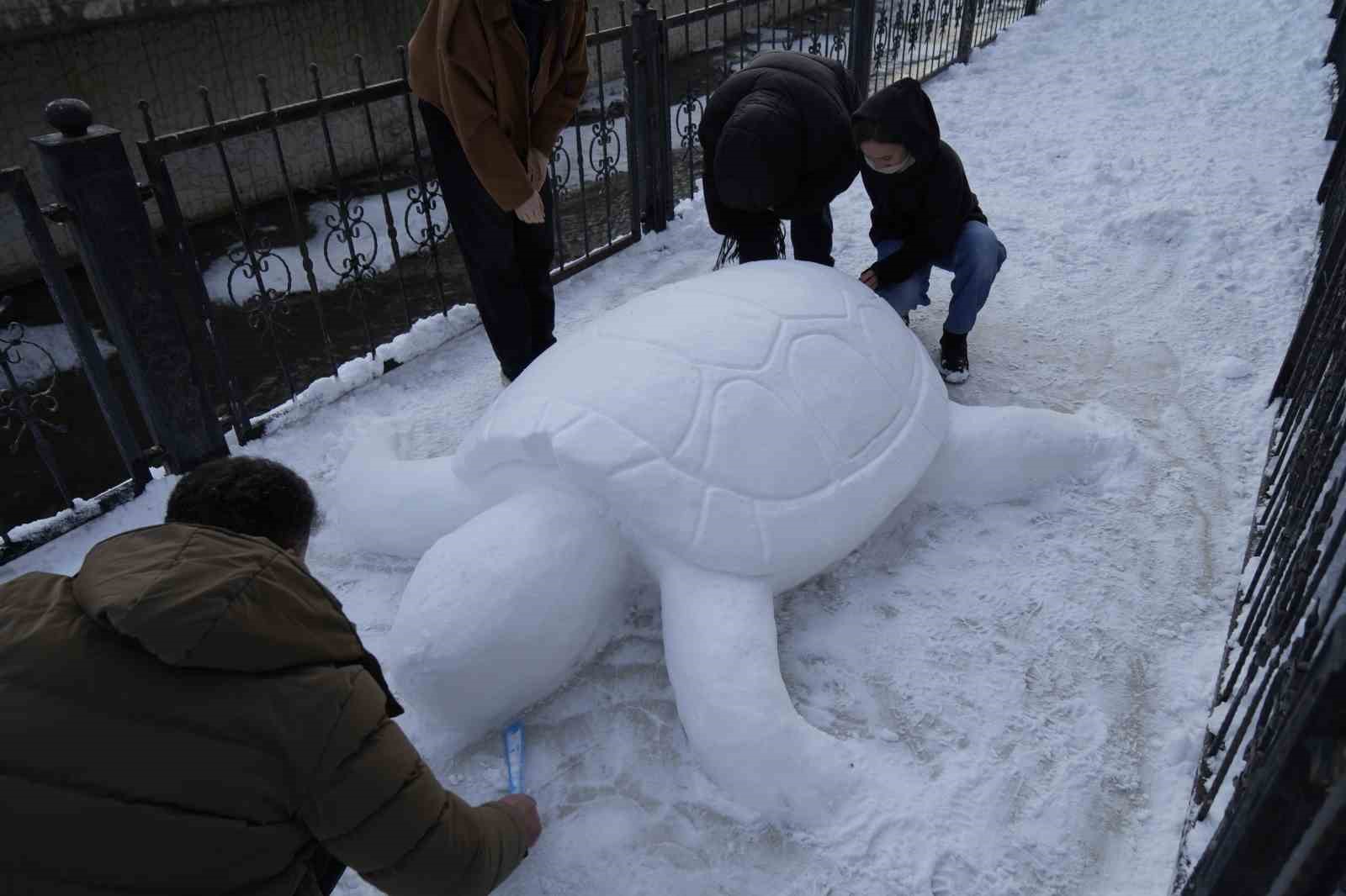 Gümüşhane’de "kardan kaplumbağa" ilgi odağı oldu
