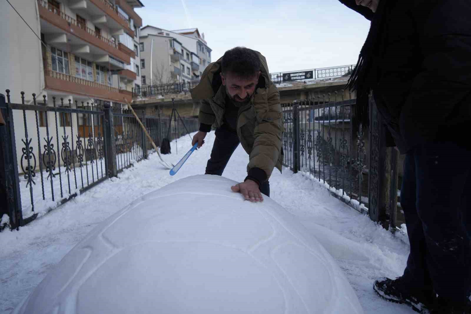 Gümüşhane’de "kardan kaplumbağa" ilgi odağı oldu
