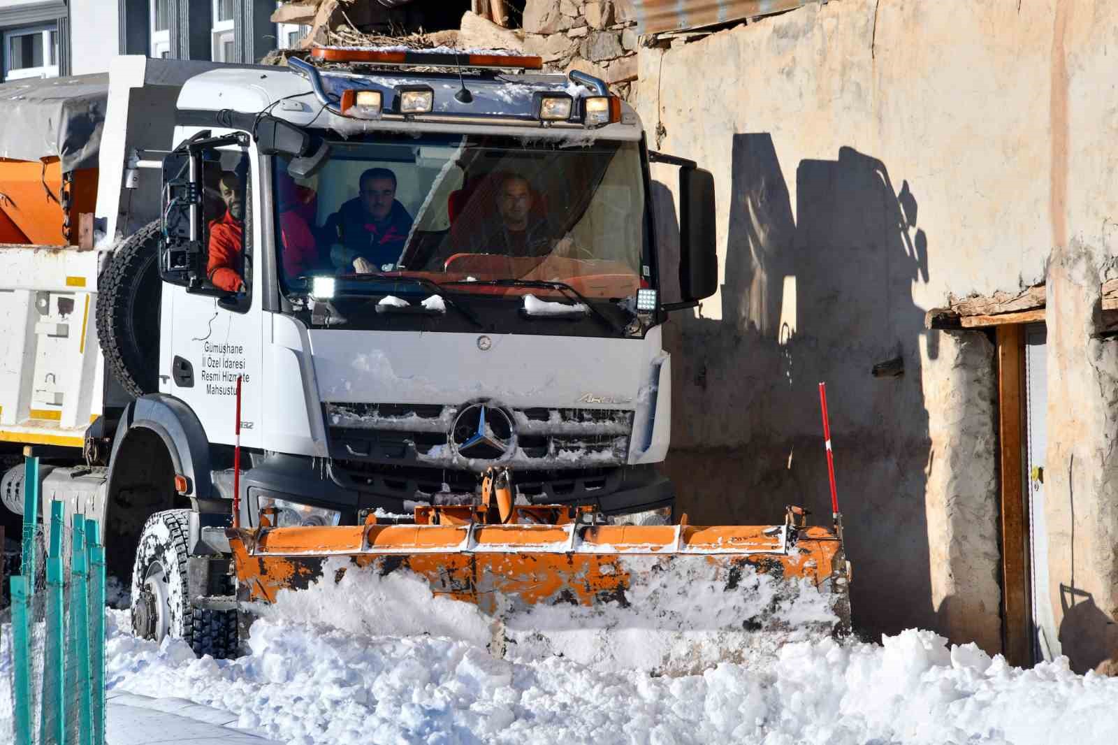 Gümüşhane’de karla mücadele
Gümüşhane’de karla mücadele