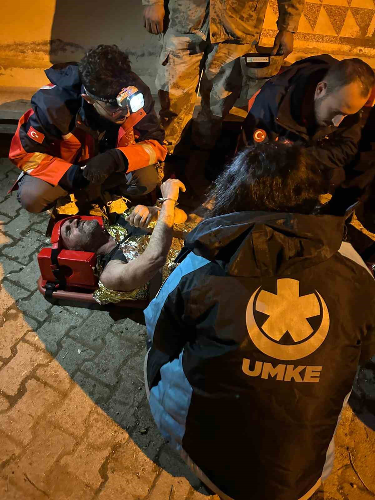 Gümüşhane’de kayıp şahıs dere yatağında sağ olarak bulundu
