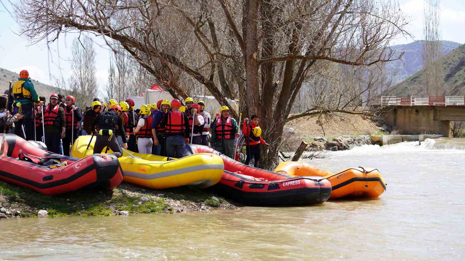 Gümüşhane’de Kelkit Çayı’nda rafting heyecanı
